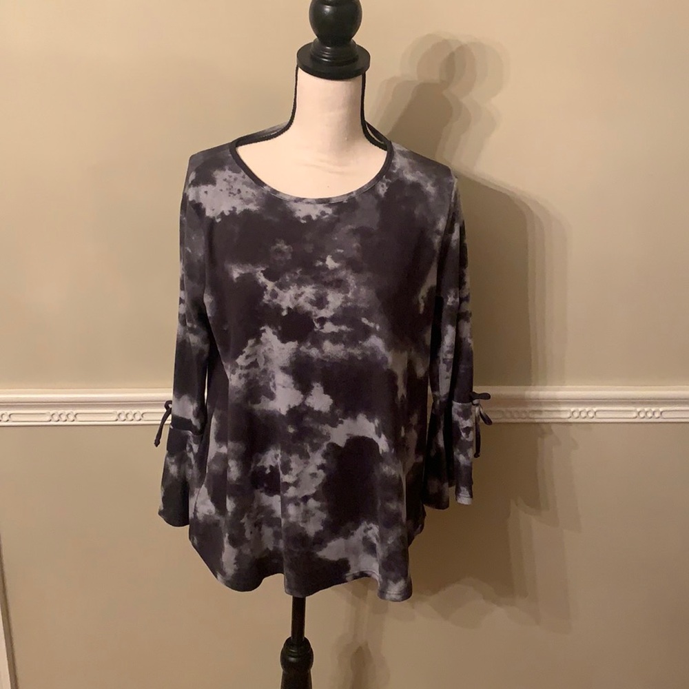 Riah Top. Size Large. Excellent Condition